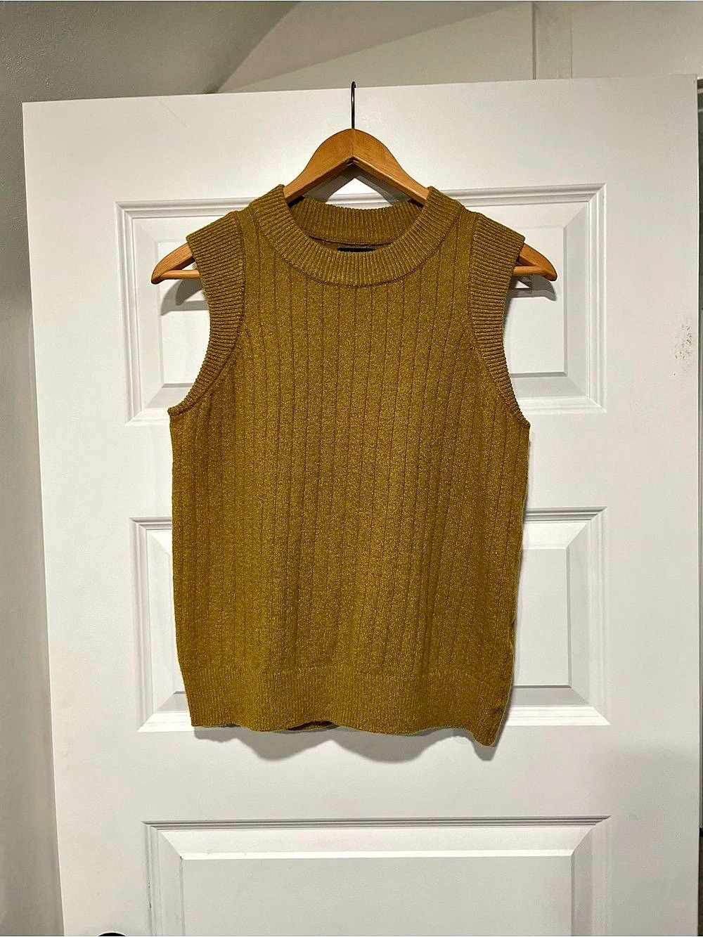 Who What Wear Sleeveless Ribbed Sweater in Brown Size Medium Like New